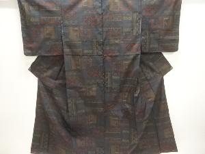 未使用品　異国人物に花更紗模様織り出し本場泥大島紬着物(5マルキ)